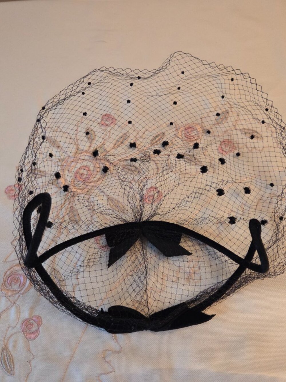 Vintage Velvet Bow Birdcage Veil - Picture 3 of 6